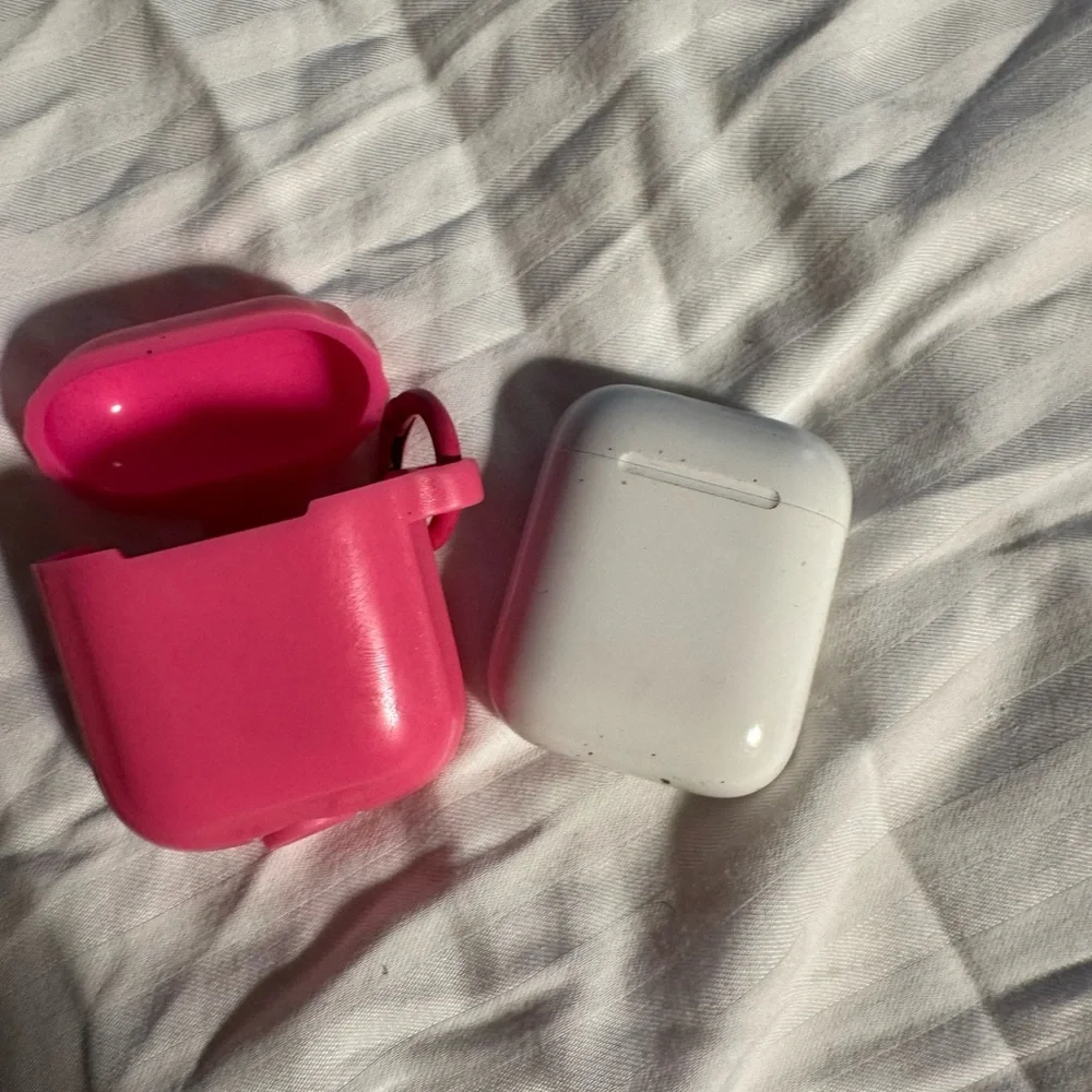 Apple White Wireless Earbuds